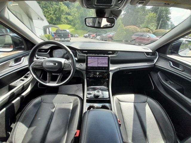 Photo of 2022 Silver Zynith Jeep Grand Cherokee