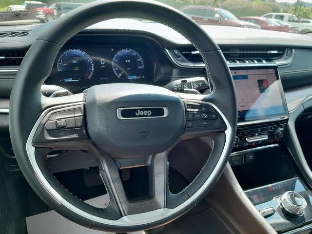 Photo of 2022 Silver Zynith Jeep Grand Cherokee