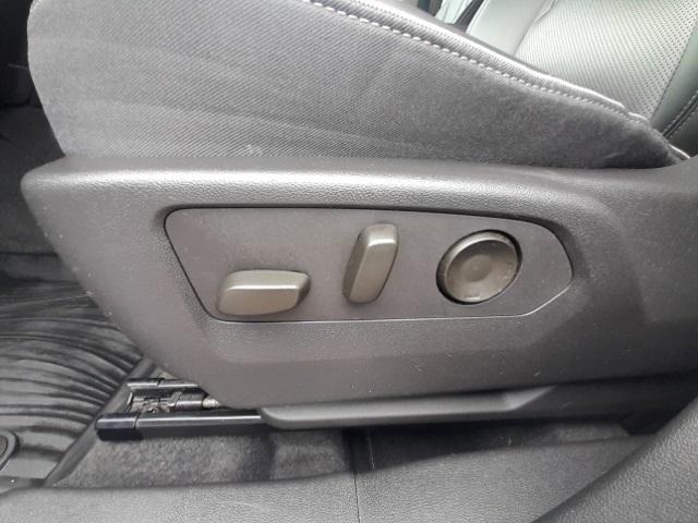 Photo of 2022 Summit White Buick Envision