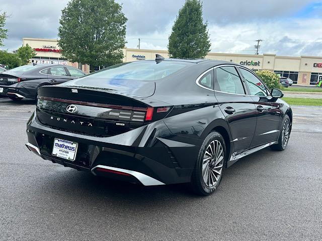 Photo of 2024 Onyx Black Hyundai SONATA Hybrid