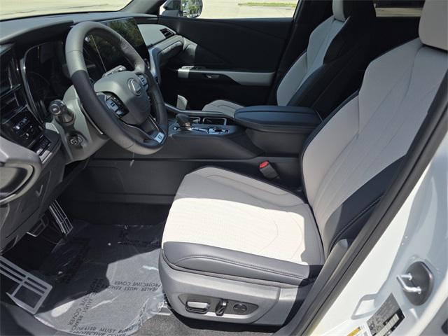 Photo of 2025 Wind Chill Prl Lexus TX 500h