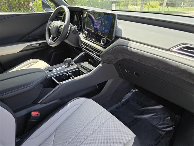 Photo of 2025 Wind Chill Prl Lexus TX 500h