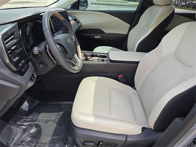 Photo of 2023 Iridium Lexus RX 350