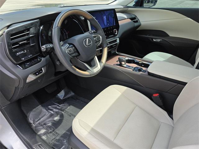 Photo of 2023 Iridium Lexus RX 350
