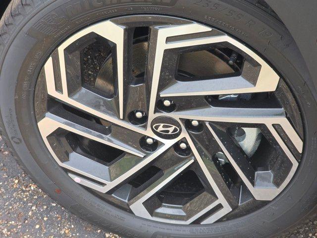 Photo of 2025 Shimmering Silver Hyundai TUCSON