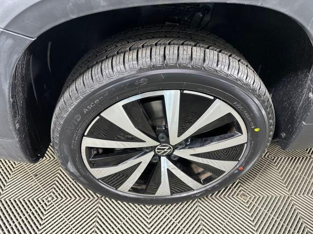 Photo of 2024 Deep Black Pearl Volkswagen Taos