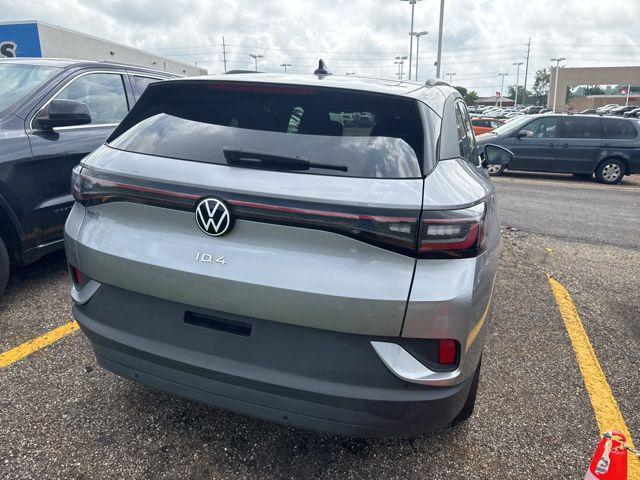 Photo of 2023 Silver Mist Metallic Volkswagen ID.4