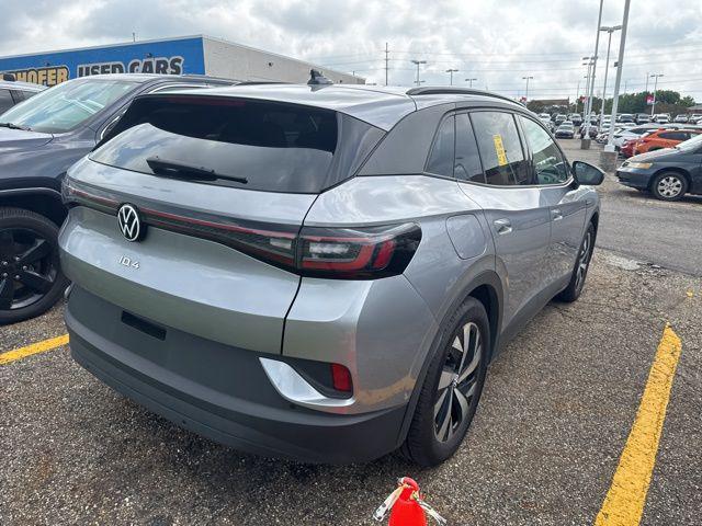 Photo of 2023 Silver Mist Metallic Volkswagen ID.4