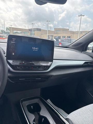 Photo of 2023 Silver Mist Metallic Volkswagen ID.4
