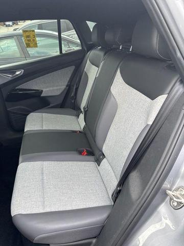 Photo of 2023 Silver Mist Metallic Volkswagen ID.4