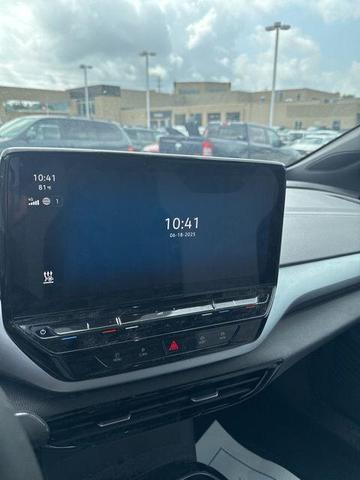 Photo of 2023 Silver Mist Metallic Volkswagen ID.4