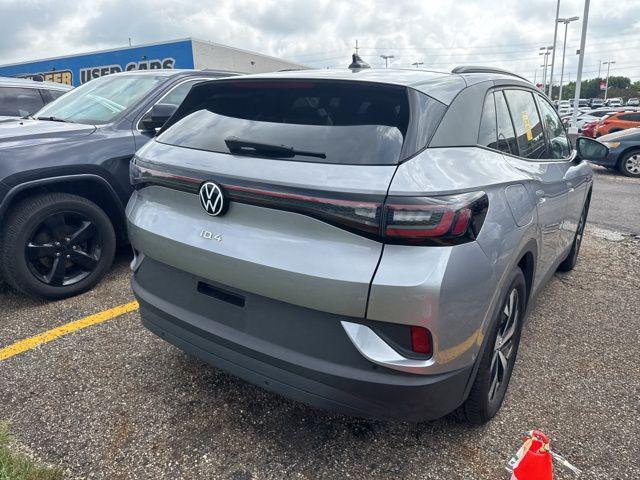 Photo of 2023 Silver Mist Metallic Volkswagen ID.4