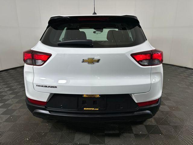 Photo of 2021 Summit White Chevrolet Trailblazer