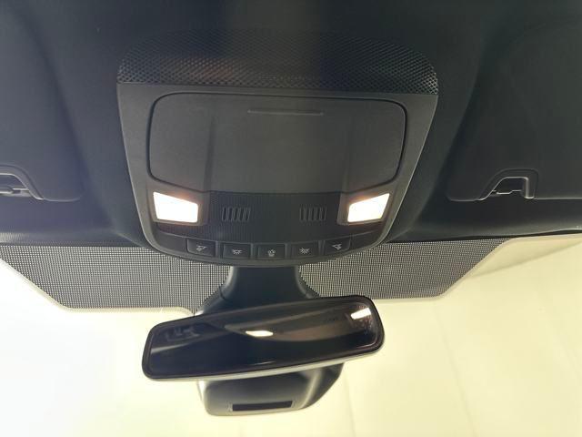 Photo of 2022 Star White Metallic Tri-Coat Ford Edge