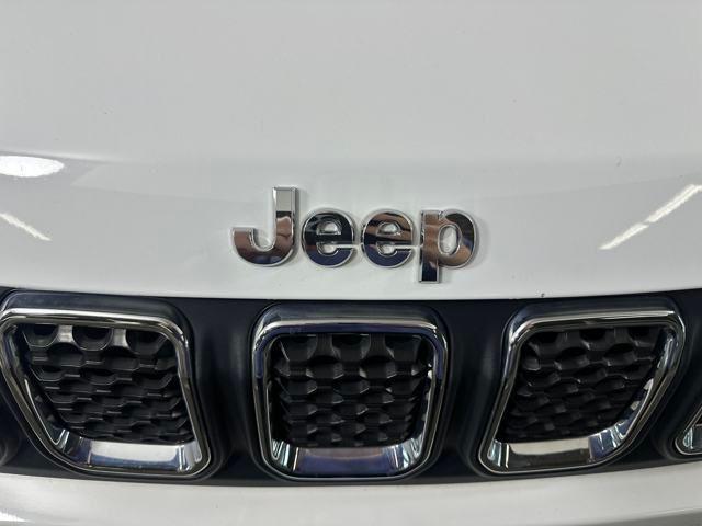 Photo of 2023 Bright White Clearcoat Jeep Compass