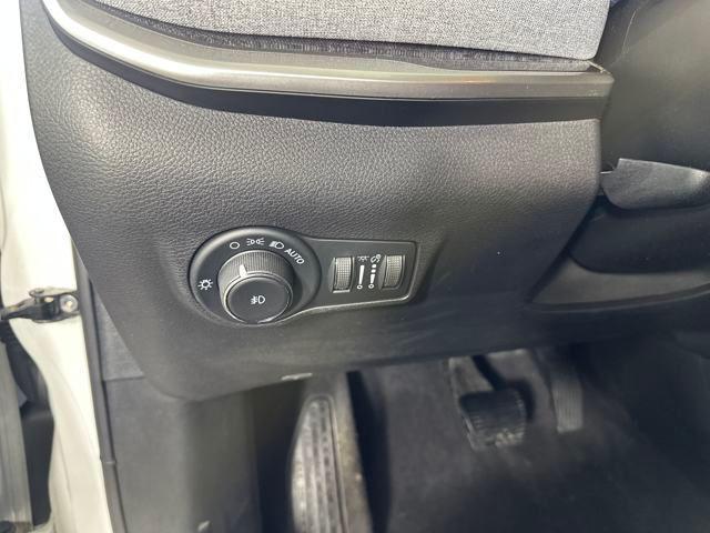 Photo of 2023 Bright White Clearcoat Jeep Compass