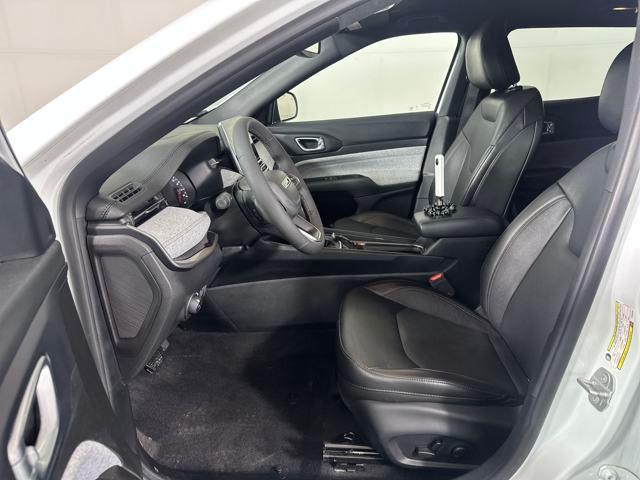 Photo of 2023 Bright White Clearcoat Jeep Compass