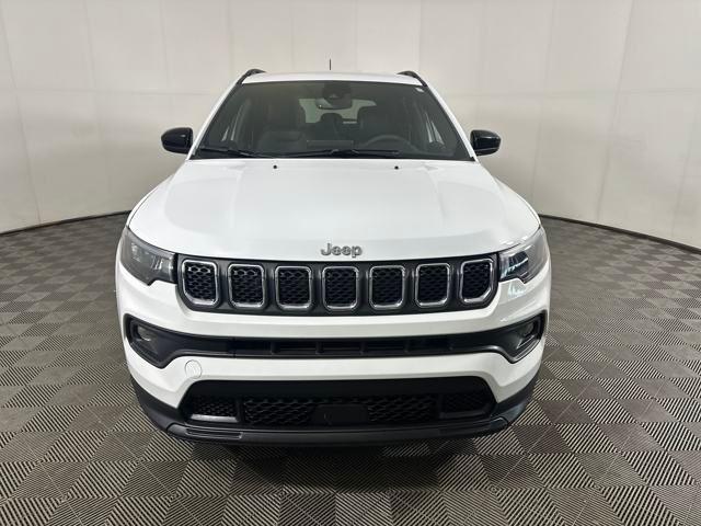 Photo of 2023 Bright White Clearcoat Jeep Compass