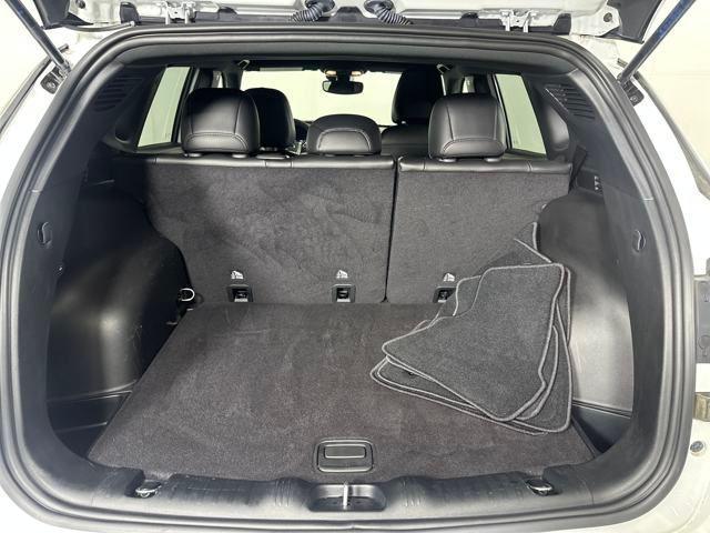 Photo of 2023 Bright White Clearcoat Jeep Compass