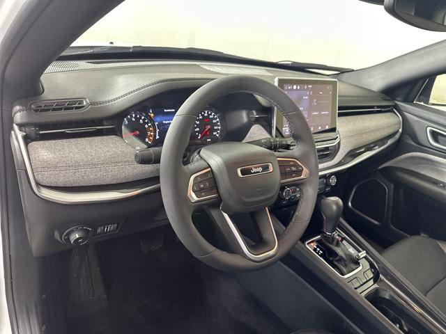 Photo of 2023 Bright White Clearcoat Jeep Compass