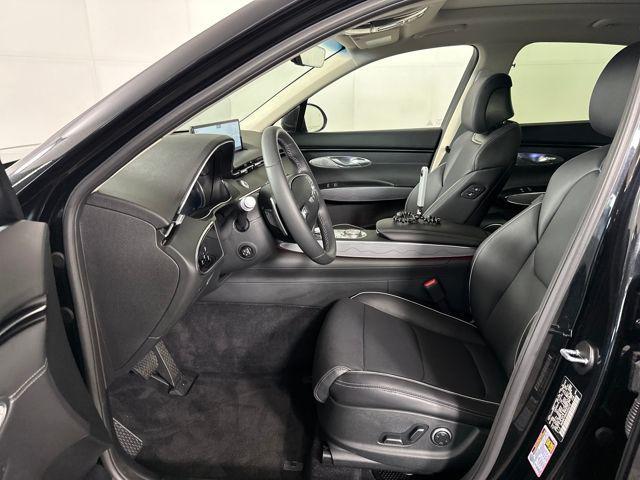 Photo of 2025 Vik Black Genesis GV70