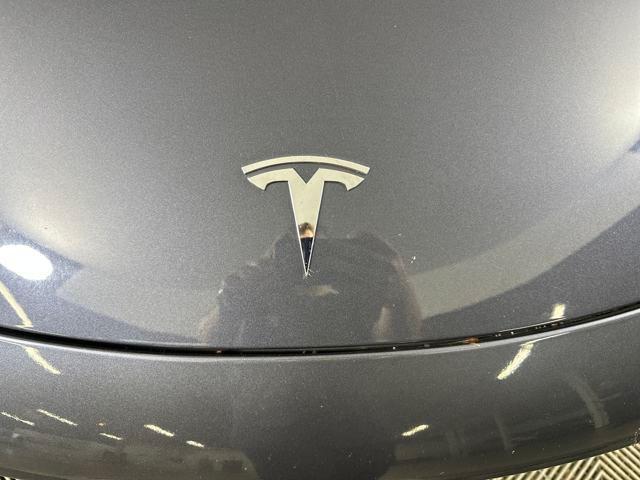 Photo of 2021 Midnight Silver Metallic Tesla Model 3