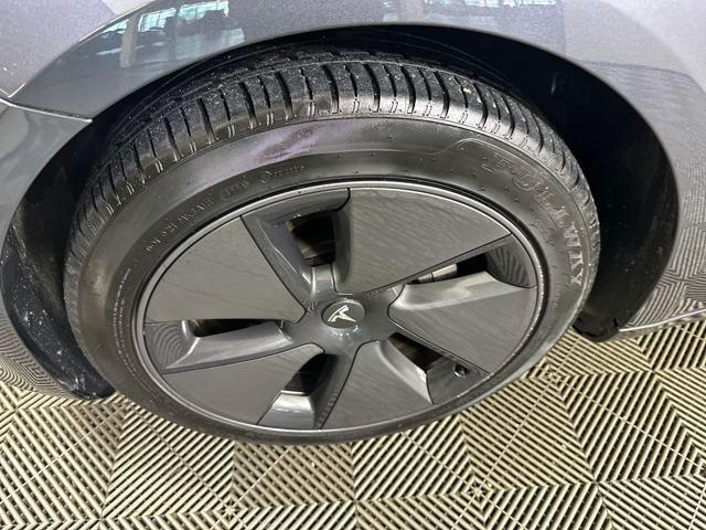 Photo of 2021 Midnight Silver Metallic Tesla Model 3