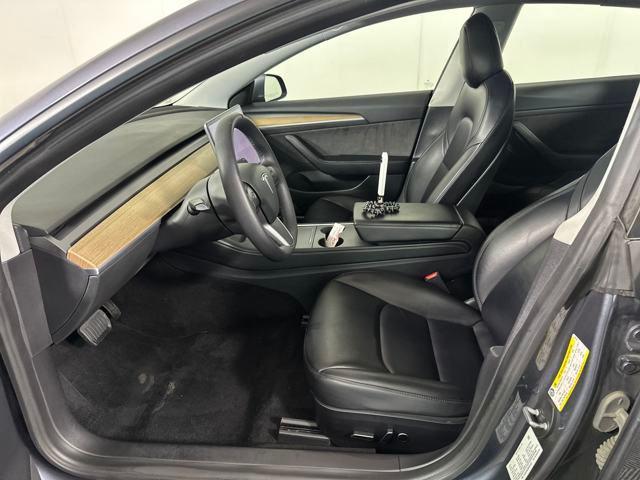Photo of 2021 Midnight Silver Metallic Tesla Model 3