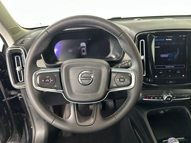 Photo of 2024 Onyx Black Metallic Volvo XC40