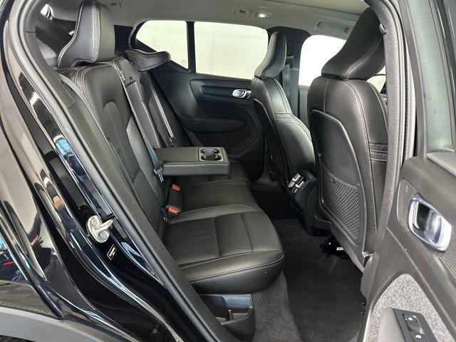 Photo of 2024 Onyx Black Metallic Volvo XC40