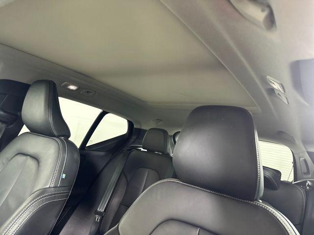 Photo of 2024 Onyx Black Metallic Volvo XC40
