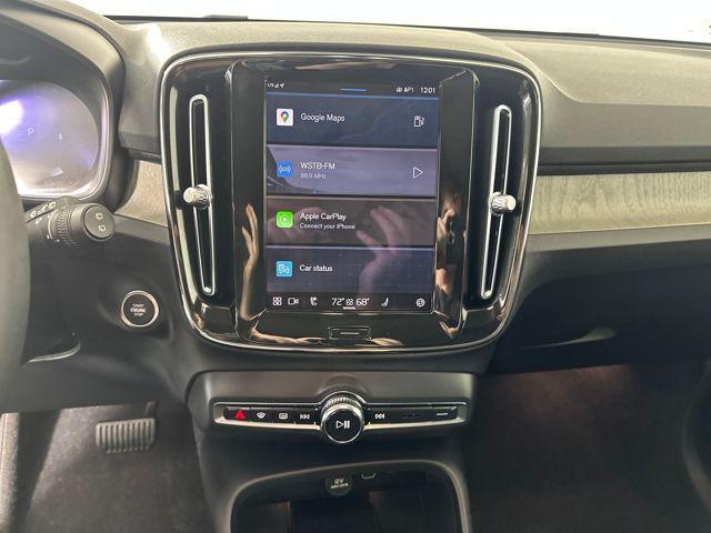 Photo of 2024 Onyx Black Metallic Volvo XC40
