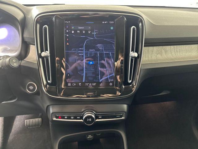Photo of 2024 Onyx Black Metallic Volvo XC40