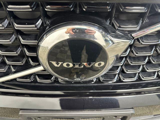 Photo of 2024 Onyx Black Metallic Volvo XC40