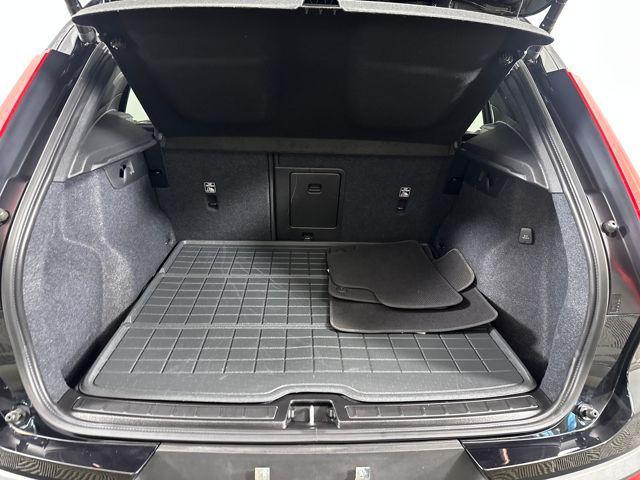 Photo of 2024 Onyx Black Metallic Volvo XC40