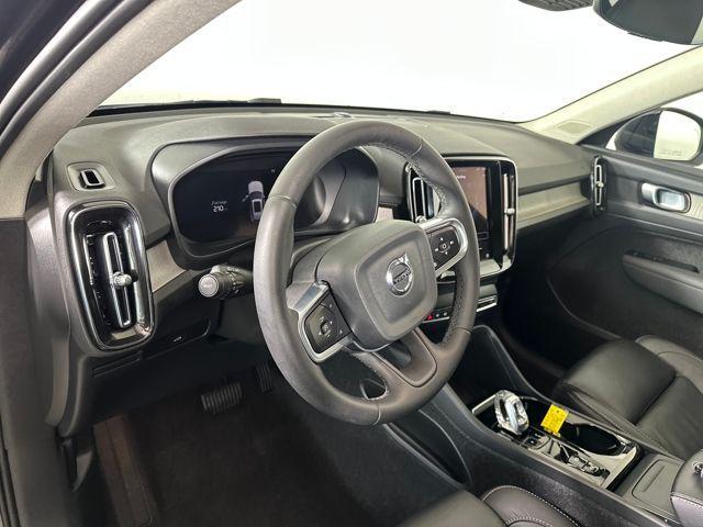 Photo of 2024 Onyx Black Metallic Volvo XC40