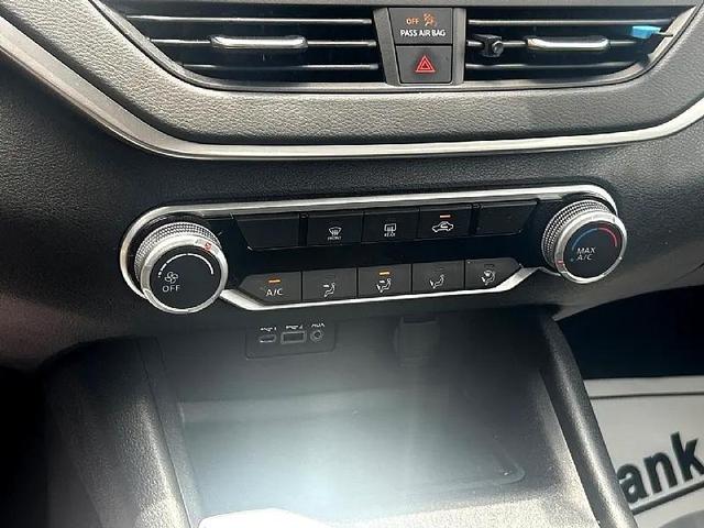 Photo of 2020 Deep Blue Pearl Nissan Altima