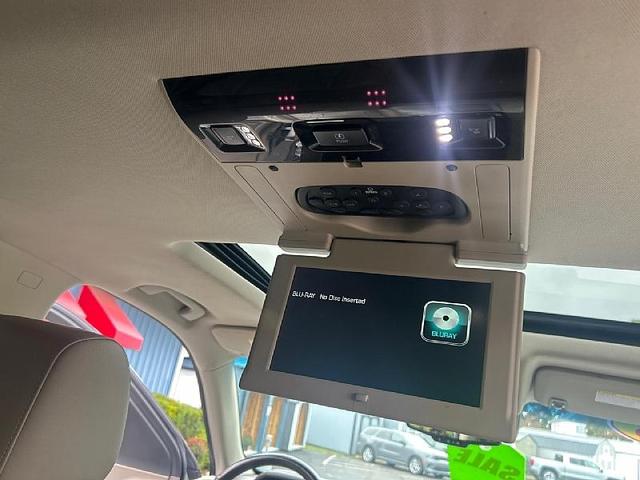 Photo of 2018 White GMC Yukon