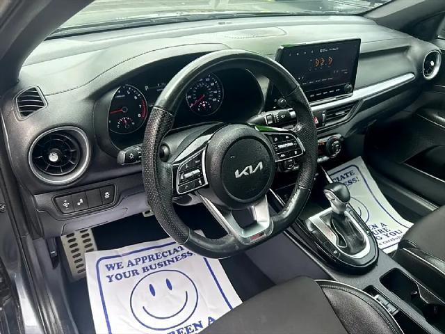 Photo of 2022 Gravity Grey Pearl Kia Forte