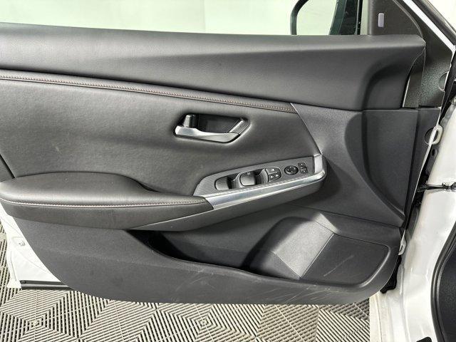 Photo of 2024 Aspen White Tricoat/Super Black Nissan Sentra
