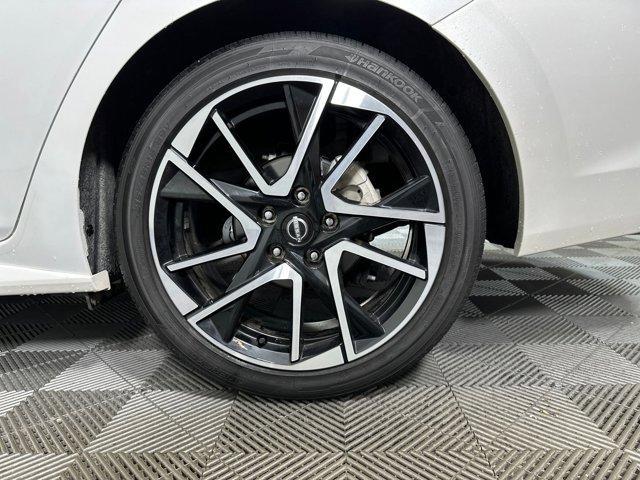Photo of 2024 Aspen White Tricoat/Super Black Nissan Sentra