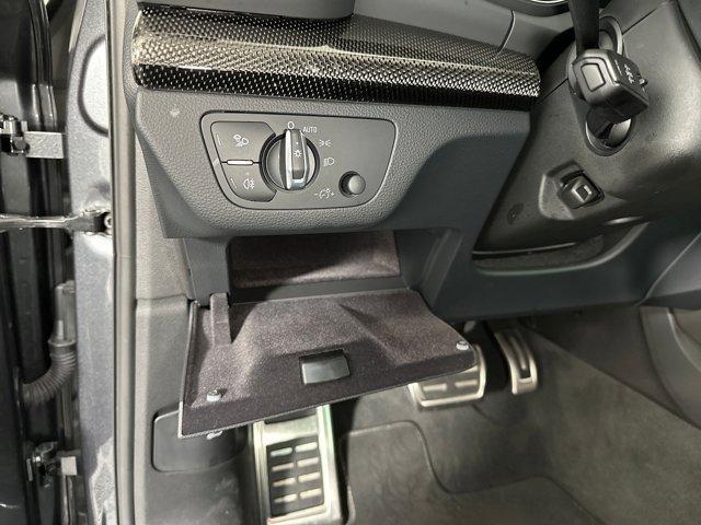 Photo of 2023 Daytona Gray Pearl Effect Audi SQ5