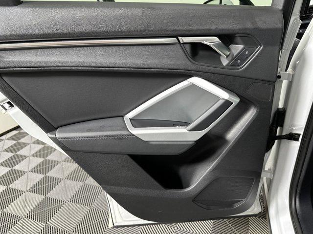 Photo of 2023 White Audi Q3