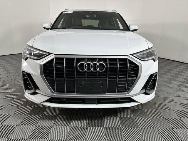 Photo of 2023 White Audi Q3