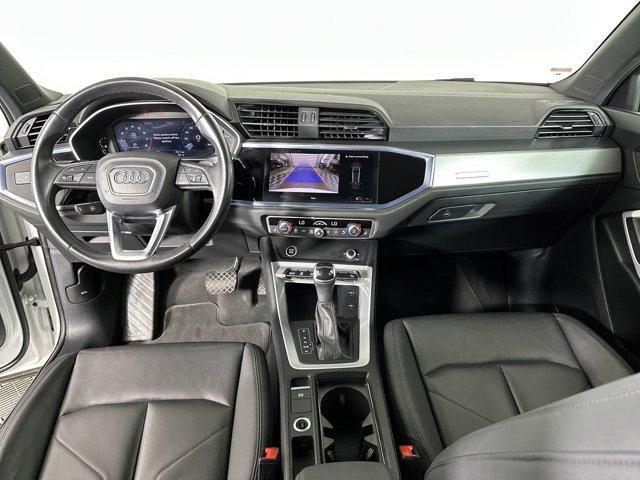 Photo of 2023 White Audi Q3