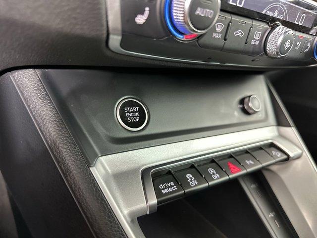 Photo of 2023 White Audi Q3