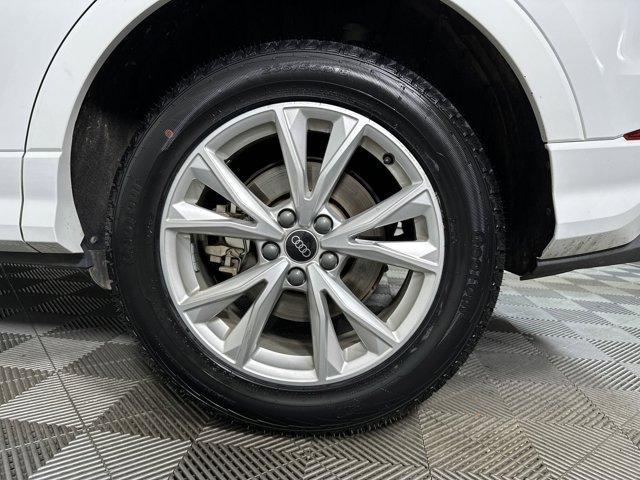Photo of 2023 White Audi Q3