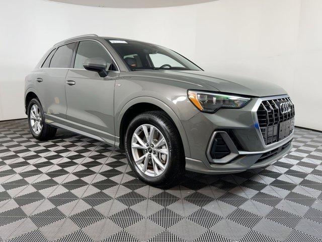 Photo of 2022 Chronos Gray Metallic Audi Q3