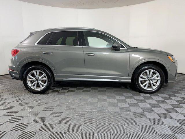 Photo of 2022 Chronos Gray Metallic Audi Q3