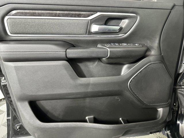 Photo of 2022 Diamond Black Crystal Pearlcoat RAM 1500